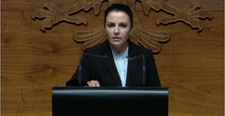 Anulimi i fluturimeve në Rinas, Balluku: Shteti po merret peng nga një grup njerëzish, po pengohen vaksinat