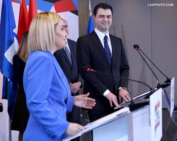 Shifrat e pashpjegueshme të sondazheve për 25 prillin dhe precedenti 25 vjeçar