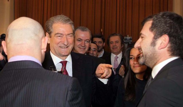 Bushati e kupton se Baba Saliut i ka rrëshkitur këmba, i bënë pyetje me “spec”: Si ka mundësi që Malltezi u pasurua më shumë se 64 pronarët e tjerë? Ja përgjigjia qesharake Bushati e kupton se Baba Saliut i ka rrëshkitur këmba, i bënë pyetje me “spec”: Si ka mundësi që Malltezi u pasurua më shumë se 64 pronarët e tjerë? Ja përgjigjia qesharake