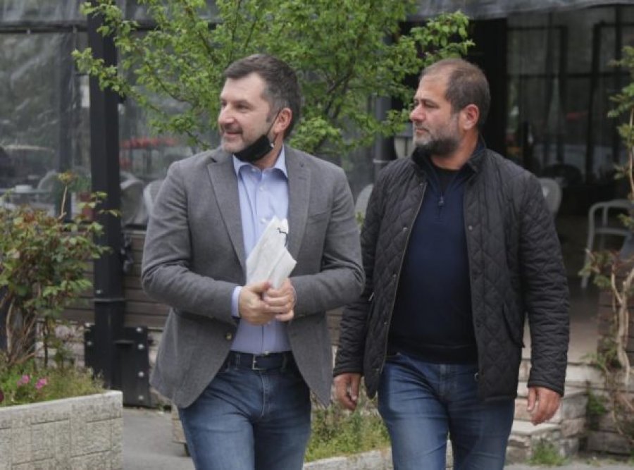 Pjellat e ish bllokut ndjehen keq me shtetin e vërtetë! Andi Bushat i revoltuar dhe gojë ndyrë: PD t’i bëjë gojore Ramës tani, më plasi mua ç’do bëjë. Ai njeri po na përdhunon të gjithëve