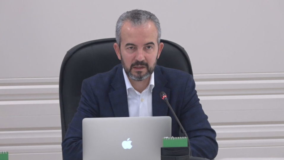 Ilirjan Celibashi: Askush nuk e di fituesin, prisni numërimin Ilirjan Celibashi: Askush nuk e di fituesin, prisni numërimin