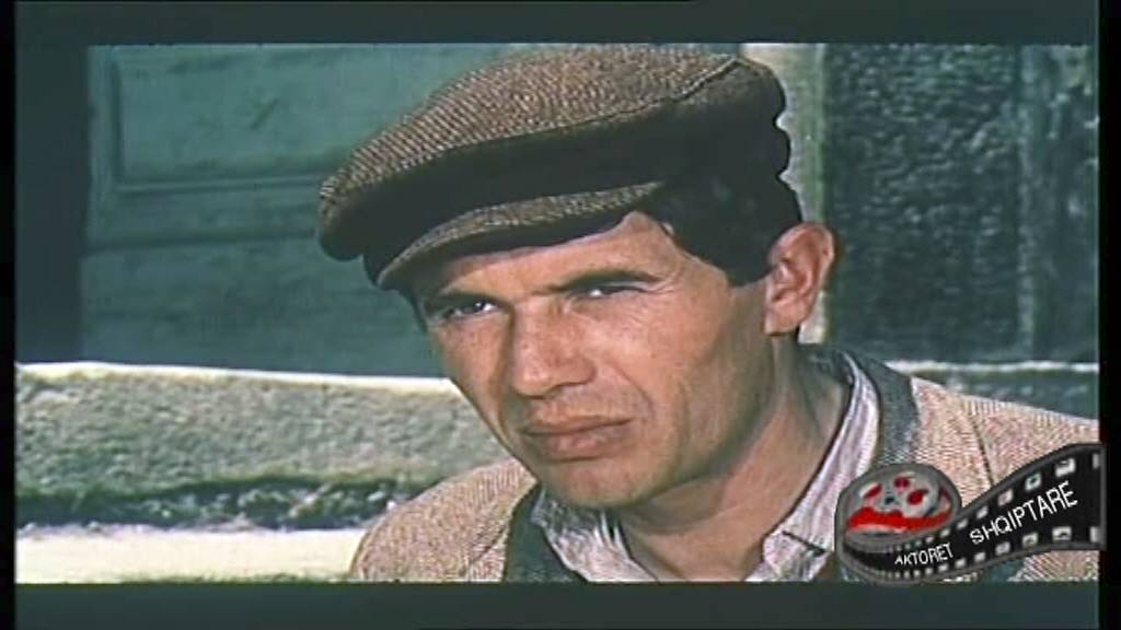 Aktori i njohur Astrit Çerma thumbon Flutura Açkën dhe Ilir Metën nga SHBA: O Hajdar, mblidh or menien, mo u ba gomar… Aktori i njohur Astrit Çerma thumbon Flutura Açkën dhe Ilir Metën nga SHBA: O Hajdar, mblidh or menien, mo u ba gomar…