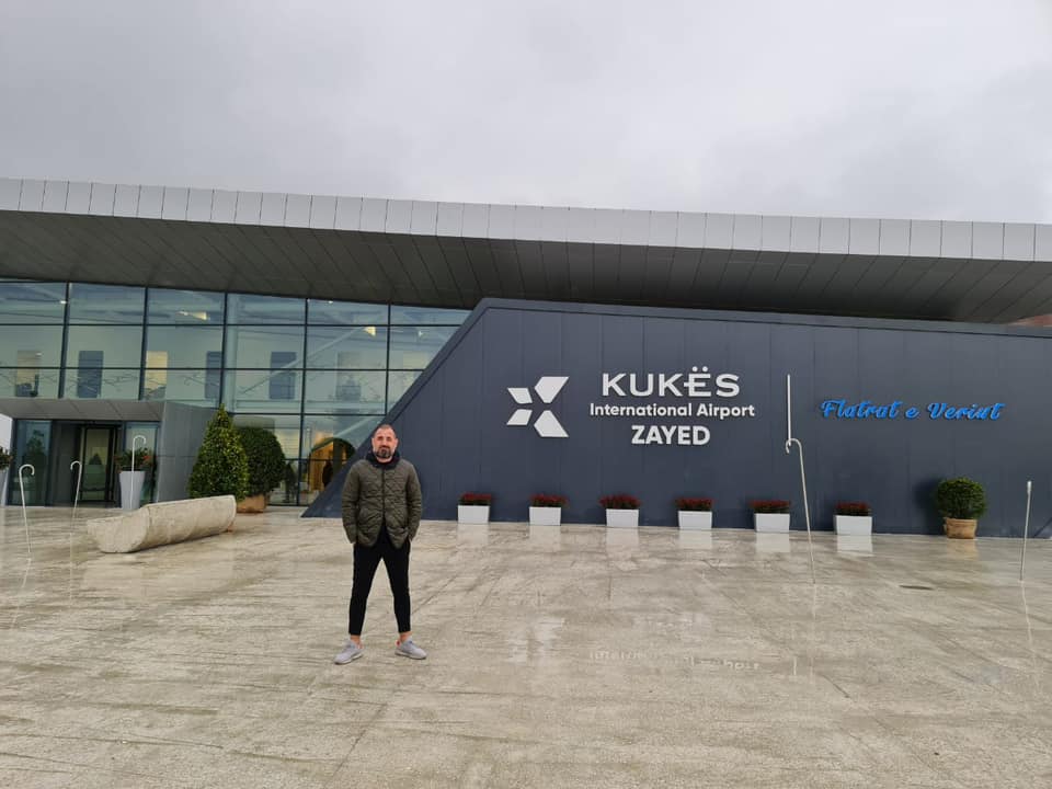 FOTO LAJM/ Zbarkon “londinezi” i parë në Aeroportin e Kukësit FOTO LAJM/ Zbarkon “londinezi” i parë në Aeroportin e Kukësit