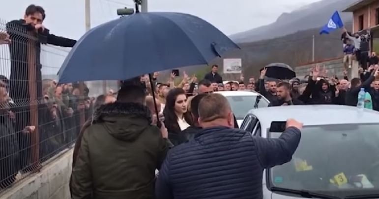 Paramilitarët e Mziut ndaluan punonjësen e postës në Dibër:  Nën hetim për dy raste kandidati i PD-së Luan Haka dhe katër mbështetësit e tij