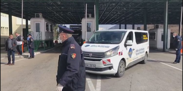 Albin Kurti vendos “traun” në Morinë (për të penguar vaksinimin e qytetarëve të vet në Shqipëri?)