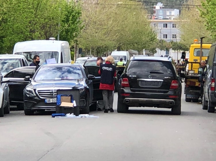 Vrasja në Elbasan, dëshmitarët: Furgonët e PD ndalonin njerëzit në rrugë dhe u bënin presion!