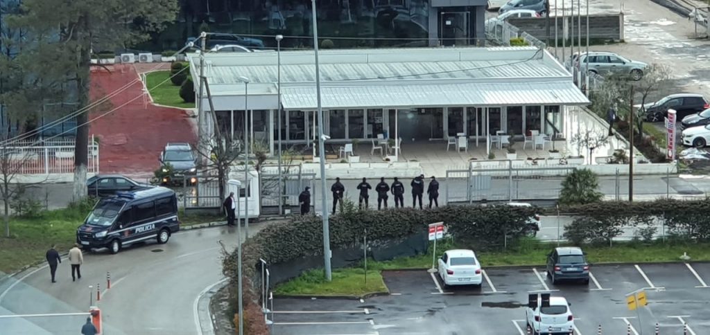 EMRAT: Kush janë kontrollorët, që kanë marrë peng Aeroportin e Rinasit