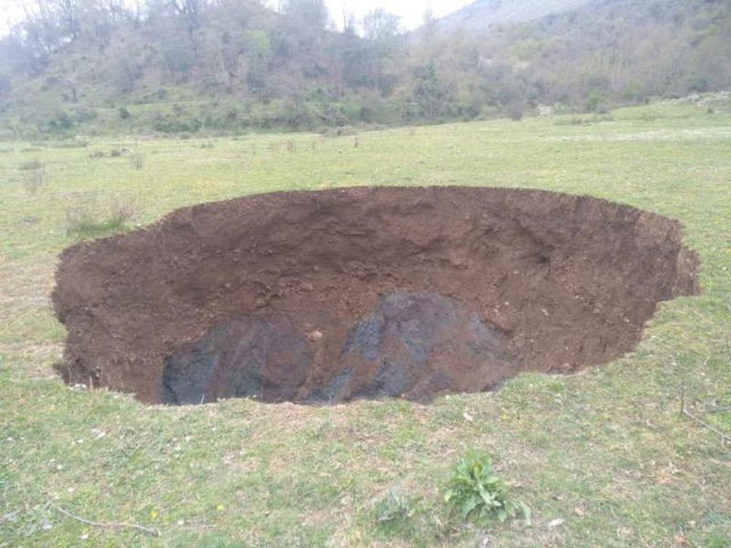 Hapja misterioze e gropës, priten ekspertë nga Tirana Hapja misterioze e gropës, priten ekspertë nga Tirana