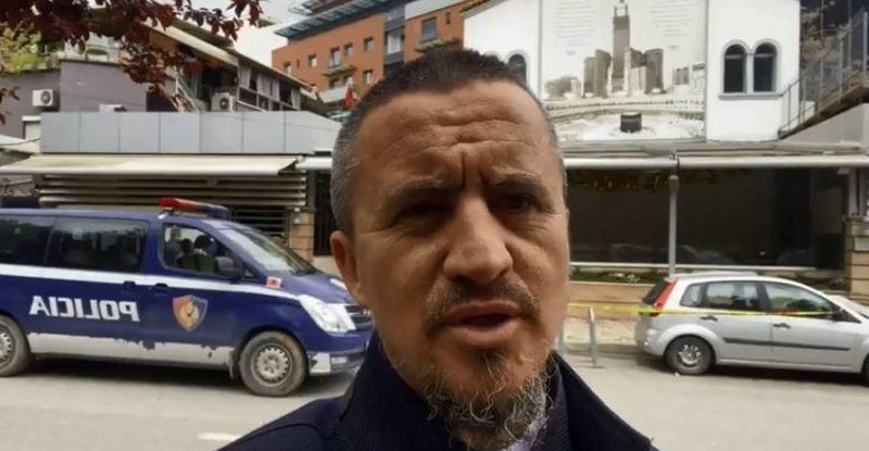 Sulmi me thikë me 5 të plagosur brenda xhamisë Dine Hoxha, flet Ahmet Kalaja Sulmi me thikë me 5 të plagosur brenda xhamisë Dine Hoxha, flet Ahmet Kalaja