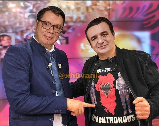 S’marr vaksinat e Ramës unë, se mërzis aleatët Berisha e Meta. Pastaj Kina e Rusia tradhtuan Enverin, si të marr vaksinën e tyre unë… S’marr vaksinat e Ramës unë, se mërzis aleatët Berisha e Meta. Pastaj Kina e Rusia tradhtuan Enverin, si të marr vaksinën e tyre unë…