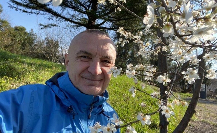 Denoncimi i gazetarit: Ilir Meta blen karrige 4 milion lekë në Presidencë Denoncimi i gazetarit: Ilir Meta blen karrige 4 milion lekë në Presidencë