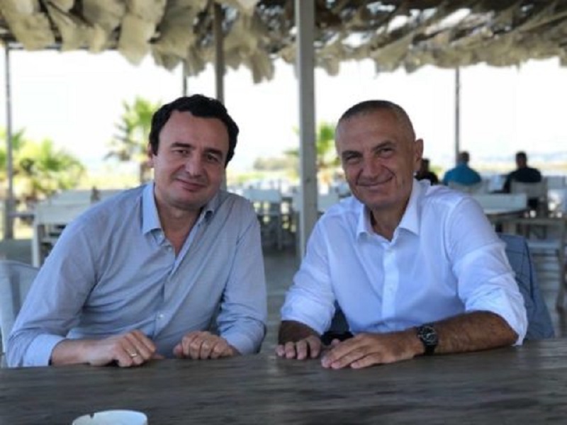 Qytetarët lënë me “gisht në gojë” Metën dhe Albinin: “Këta do i mundë Boikeni të gjithë”