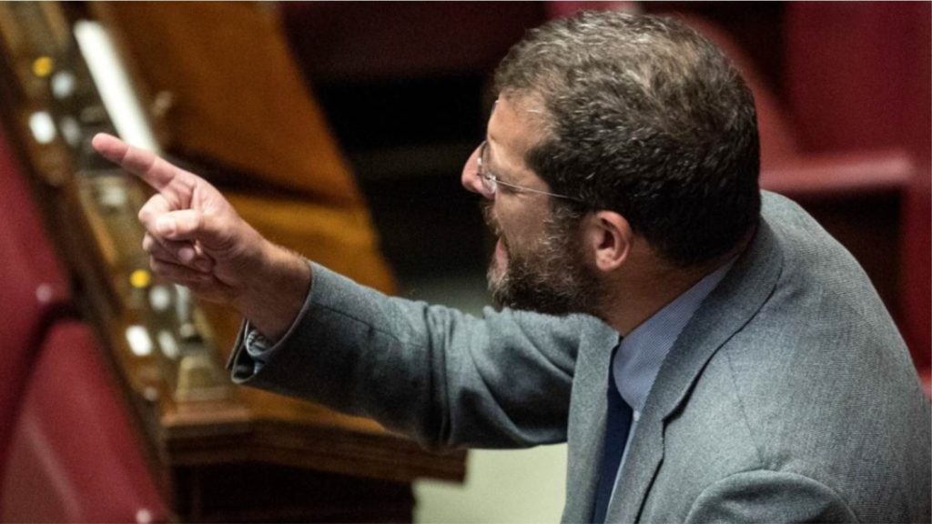 “Kam dy muaj që nuk varros dot tim bir”, skandal pas fjalëve të deputetit