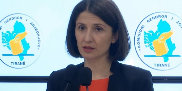 Shqipëria voton, KQZ: Në 230 Qendra Votimi problematika me aparaturat
