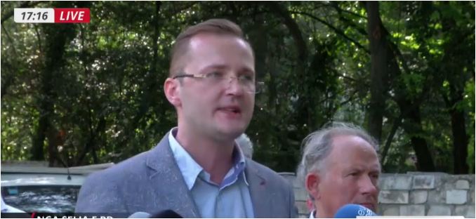 S’ndalen protestat për largimin e Lulzim Bashës: PD është parti e lirisë, nuk mund të mbyllemi dhe të mos lejojmë mendimin ndryshe S’ndalen protestat për largimin e Lulzim Bashës: PD është parti e lirisë, nuk mund të mbyllemi dhe të mos lejojmë mendimin ndryshe