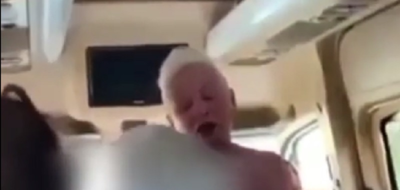 VIDEO/ Luljetës së “Përputhen” i ndizet llampa në autobuz dhe i heq të gjitha VIDEO/ Luljetës së “Përputhen” i ndizet llampa në autobuz dhe i heq të gjitha