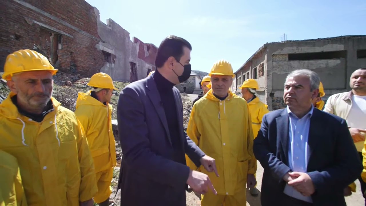 Pedagogu i njohur shpërthen ndaj Bashës: Mashtrues! Po të dridhen gjunjët nga… Pedagogu i njohur shpërthen ndaj Bashës: Mashtrues! Po të dridhen gjunjët nga…