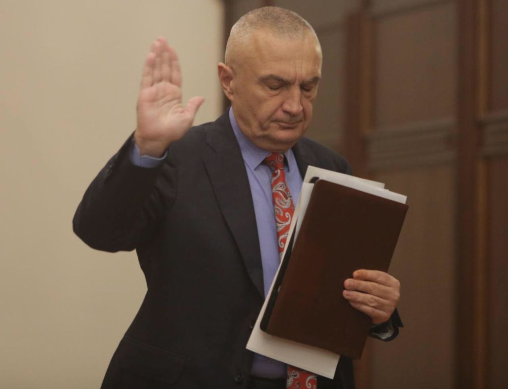 Frikë nga “vrasja nga amerikanët”: Strukturat paramalitare të PD, ruanin dje Metën në TV-në e Berishës Frikë nga “vrasja nga amerikanët”: Strukturat paramalitare të PD, ruanin dje Metën në TV-në e Berishës