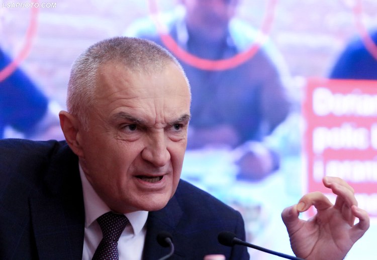 Meta i tmerruar e kapin paranojat: Yuri Kim më kërcënoi në telefon, më tha dimë ca gjëra për ty ndaj ki kujdes Meta i tmerruar e kapin paranojat: Yuri Kim më kërcënoi në telefon, më tha dimë ca gjëra për ty ndaj ki kujdes