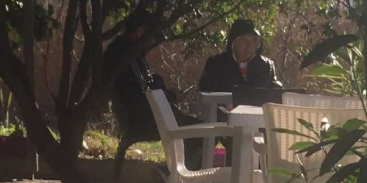 Ilir Meta me kapuç në kokë, takim me njerëz në kërkim në Gji të Lalzit