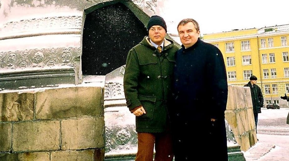 Gazetari mesazh Metës: I thirre nën armë në mengjes dhe ta dëgjuan fjalën në drekë Gazetari mesazh Metës: I thirre nën armë në mengjes dhe ta dëgjuan fjalën në drekë