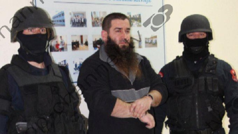 Arrestohet agresori I Kavajës. Vite më parë ka qëlluar si “demokrat” me armë zjarri shoferin e deputetit socialist Jup Tabaku