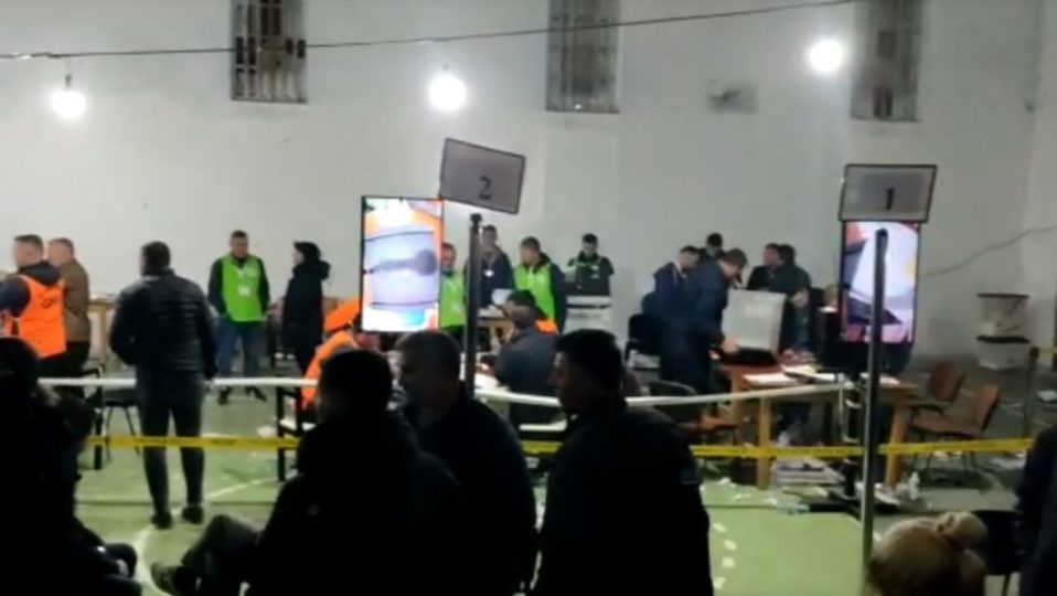 Para vendimit për të mos njohur zgjedhjet, PD kërkon gjithë filmimet e numërimit të votave