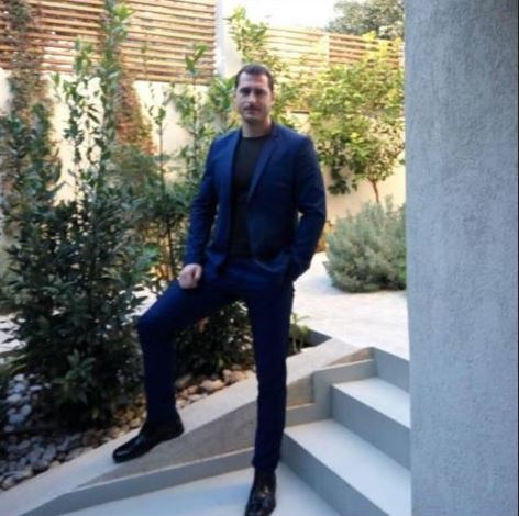 Disa gënjeshtar të Artan Hoxhës “për ta pastruar sadopak njollat e gjakut nga duarët e vrasësit”: Nga Renea, tek punonjës sigurie në Ambasadën amerikane… Kush është badigardi i “ministrit të Brendshëm” imagjinar Gaz Bardhi, që përgjaku Elbasanin?! Disa gënjeshtar të Artan Hoxhës “për ta pastruar sadopak njollat e gjakut nga duarët e vrasësit”: Nga Renea, tek punonjës sigurie në Ambasadën amerikane… Kush është badigardi i “ministrit të Brendshëm” imagjinar Gaz Bardhi, që përgjaku Elbasanin?!