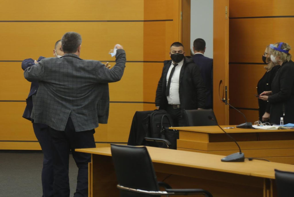 Prokurori sulmon anëtarët e KPK që e shkarkuan: Ku do më çoni tani?! Jam pa shtëpi e katandi!