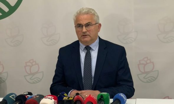 Kandidati i PSD nxjerr bllof Metën/ Policinë e tij e etiketon si të shtetit, është tmerruar nga humbja e LSI Kandidati i PSD nxjerr bllof Metën/ Policinë e tij e etiketon si të shtetit, është tmerruar nga humbja e LSI