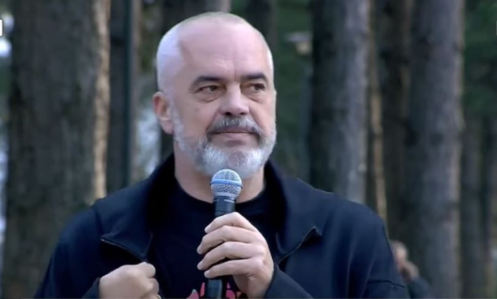 VIDEO/ “Tirana e 25 Prillit Lokomotiva e Fitores”! Rama publikon pamjet, shikoni çfarë ka përgatitur PS në sheshin ‘Skënderbej’!