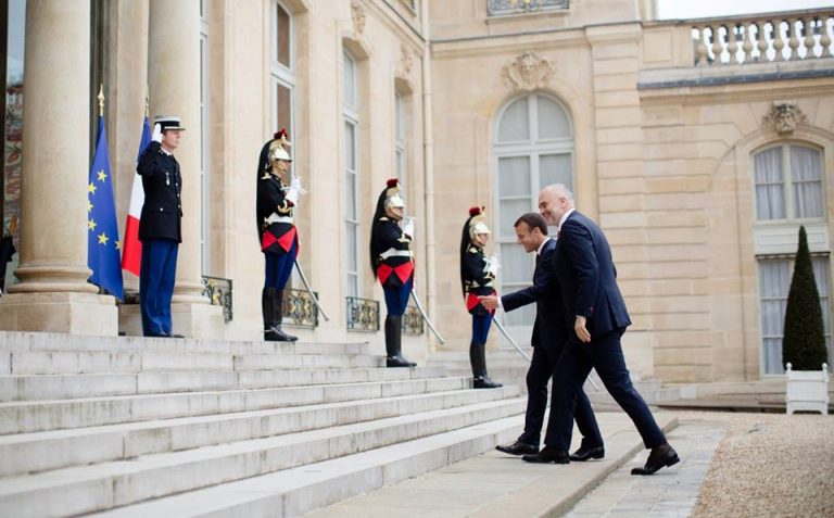 Nuk “shtruan” darkë në Strazburg sipas fantazisë së Berishës por … me 16 Maj Macron dhe elita e udhëheqësve të BE darkë me Ramën në Tiranë