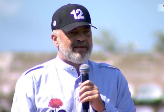 Edi Rama flet pas mbylljes së kutive: Fitorja është në kuti, të ruajmë qetësinë! Edi Rama flet pas mbylljes së kutive: Fitorja është në kuti, të ruajmë qetësinë!