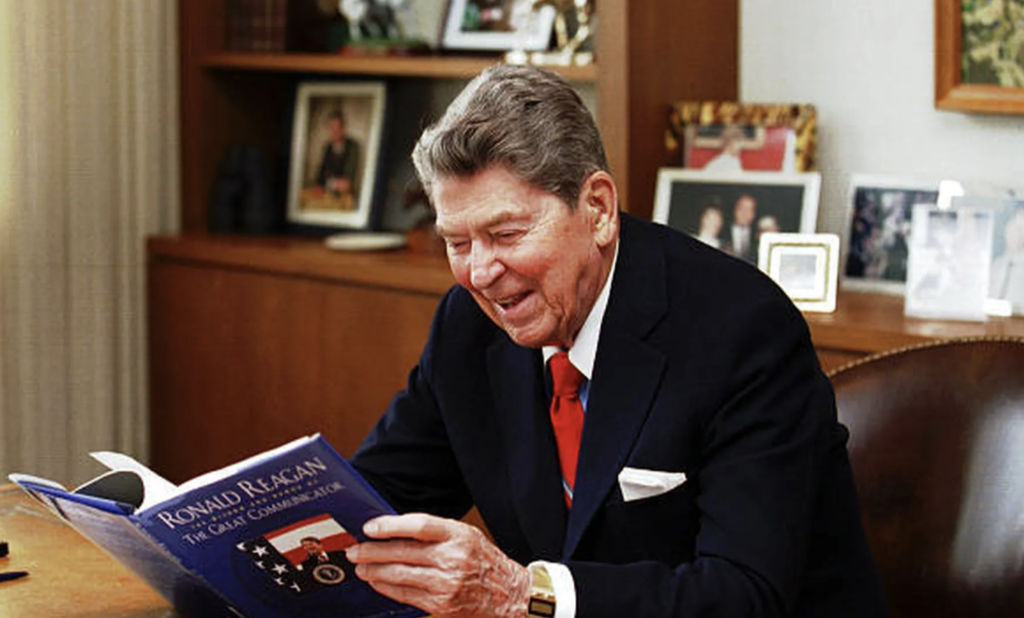 Paralelja me revoltën e Rinasit: Si i shkarkoi Ronald Reagani, 11,345 kontrollorë të trafikut ajror