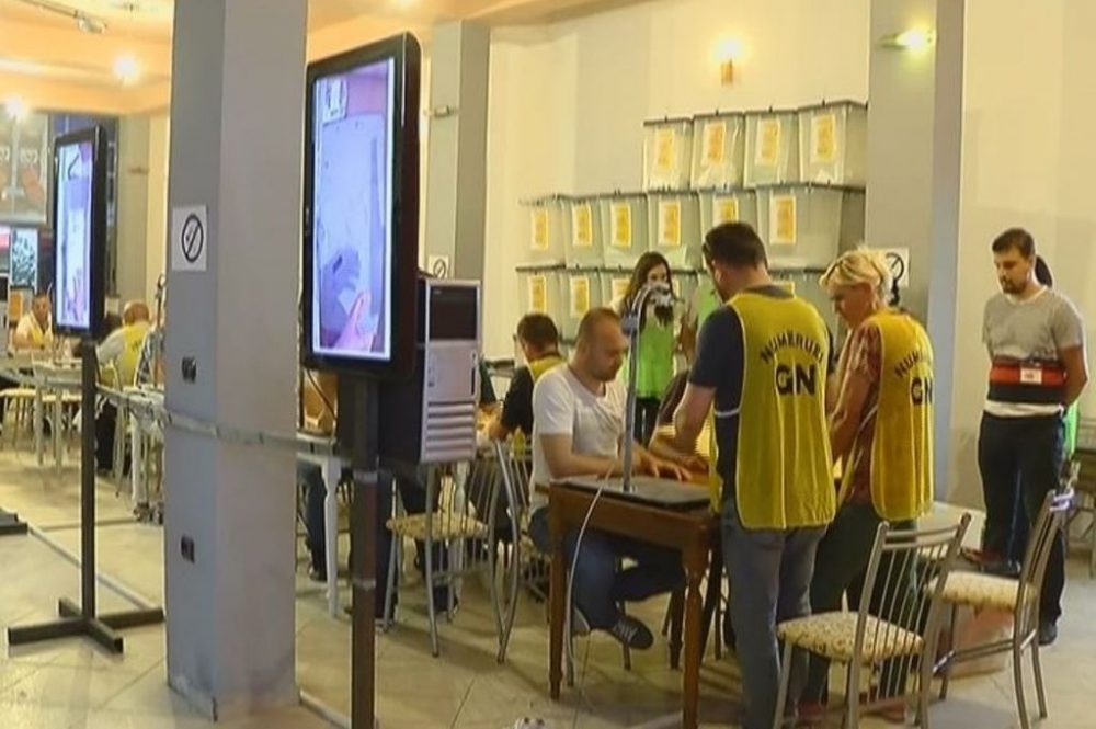 Kamera e fshehtë: Anëtari i LSI-së në Lezhë blen vota për llogari të Viktor Tushës për 50 mijë lekë