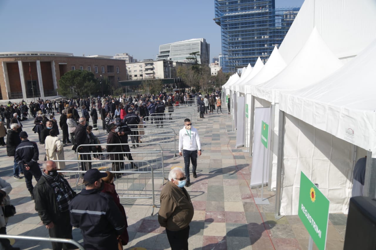 Komiteti i Ekspertëve: Nuk ka asnjë rast vdekjeje që lidhet me vaksinën anticovid në Shqipëri Komiteti i Ekspertëve: Nuk ka asnjë rast vdekjeje që lidhet me vaksinën anticovid në Shqipëri