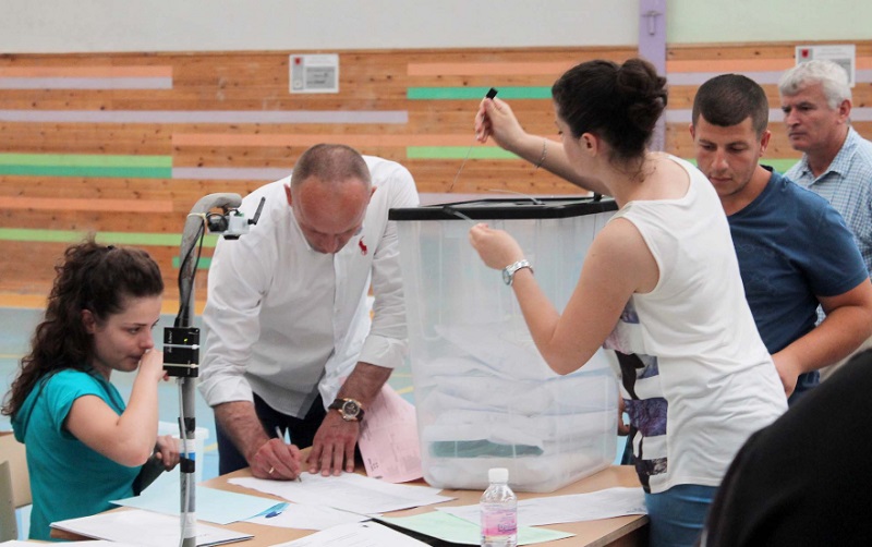 Dita e tretë e rinumërimit të votave për Tiranën: Hapen 355 kuti! PD humb 177 vota, PS 170! Edhe Mundësisë i zbriten 3 Dita e tretë e rinumërimit të votave për Tiranën: Hapen 355 kuti! PD humb 177 vota, PS 170! Edhe Mundësisë i zbriten 3