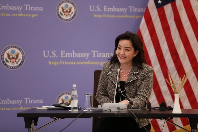 Mesazhi i fuqishëm i ambasadores Yuri Kim 10 ditë para zgjedhjeve: Kush e shet votën ka shitur…