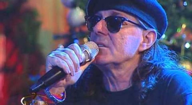 Aleksandër Gjoka shtrohet me urgjencë në spital, policia blindon ambientet! Zbardhet çfarë ka ndodhur me këngëtarin e njohur shqiptar Aleksandër Gjoka shtrohet me urgjencë në spital, policia blindon ambientet! Zbardhet çfarë ka ndodhur me këngëtarin e njohur shqiptar