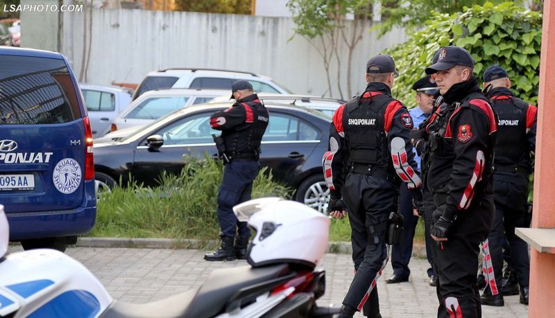 Ngjarje e rëndë! SHÇBA ndalon oficerin e policisë, dyshohet se tentoi të kryente marrëdhënie me një të mitur Ngjarje e rëndë! SHÇBA ndalon oficerin e policisë, dyshohet se tentoi të kryente marrëdhënie me një të mitur