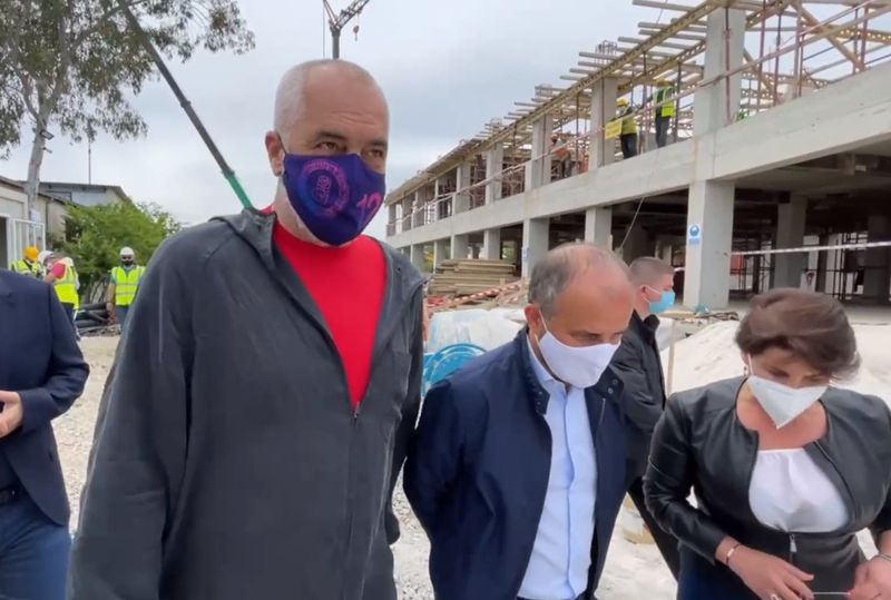 “Mezi po përmbahet që ta thotë”! Kryeministri Rama vë në siklet ambasadorin e BE-së, shihni reagimin e tij: Joo, joo kush e tha këtë! (Video) “Mezi po përmbahet që ta thotë”! Kryeministri Rama vë në siklet ambasadorin e BE-së, shihni reagimin e tij: Joo, joo kush e tha këtë! (Video)