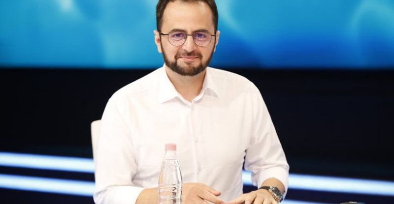 Endri Shabani sherr me Eni Vasilin, pas përplasjes bën veprimin e PAPRITUR Endri Shabani sherr me Eni Vasilin, pas përplasjes bën veprimin e PAPRITUR