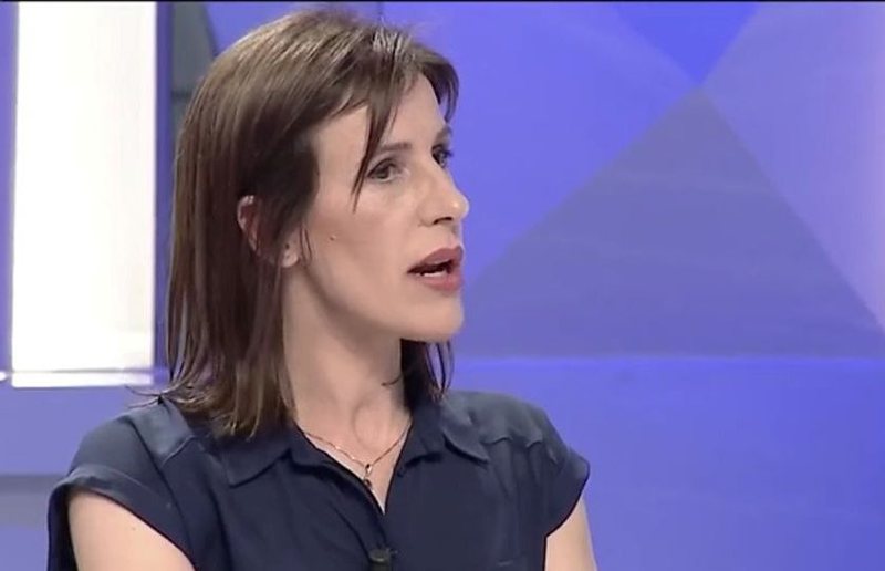 Sherr mes avokatit të Andi Malokut dhe reporteres Klodiana Lala, lëshon akuzën e fortë ndaj saj: “Je bërë palë me krimin! Ti e di vetë… pse ishe aty?” Sherr mes avokatit të Andi Malokut dhe reporteres Klodiana Lala, lëshon akuzën e fortë ndaj saj: “Je bërë palë me krimin! Ti e di vetë… pse ishe aty?”