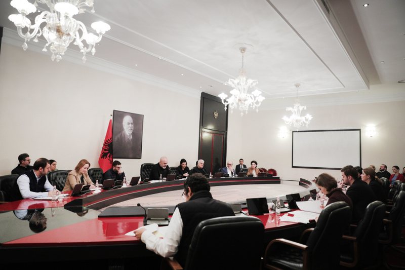 Rama furtunë në administratë e qeveri, ikin dhjetëra drejtorë e shumë prej ministrave, ja emrat më pak të votuar që rrezikojnë të lënë kabinetin Rama furtunë në administratë e qeveri, ikin dhjetëra drejtorë e shumë prej ministrave, ja emrat më pak të votuar që rrezikojnë të lënë kabinetin