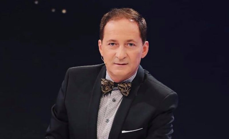 Dil te semafori”! Revoltohet keq Arjan Konomi, shpërthen ndaj konkurrentit: Turp të kesh! Do kërkoj që të zhdukesh nga këtu Dil te semafori”! Revoltohet keq Arjan Konomi, shpërthen ndaj konkurrentit: Turp të kesh! Do kërkoj që të zhdukesh nga këtu