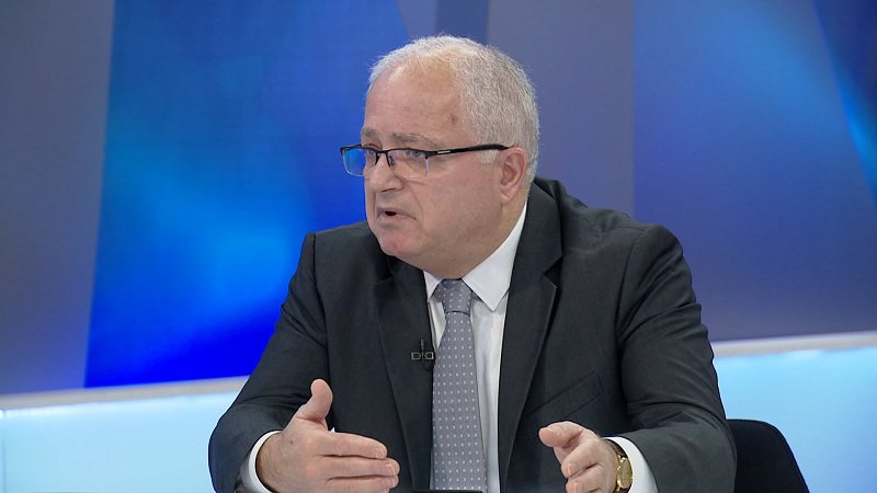 “A do të na vijnë ndonjëherë mendtë që të veprojmë sipas interesit kombëtar?”, shpërthen Edmond Spaho për protestën që u zhvillua dje në Tiranë dhe nuk lë gjë pa thënë