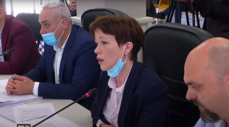 Dyshime për votim të dyfishtë dhe shenjat e gishtit për më shumë se 1 rast nga PD shashka!? Përfaqësuesja e PD në KQZ sqaron çfarë ka ndodhur: Podhuajse të gjithe rastet lidhen me operatorët dhe komisionerët