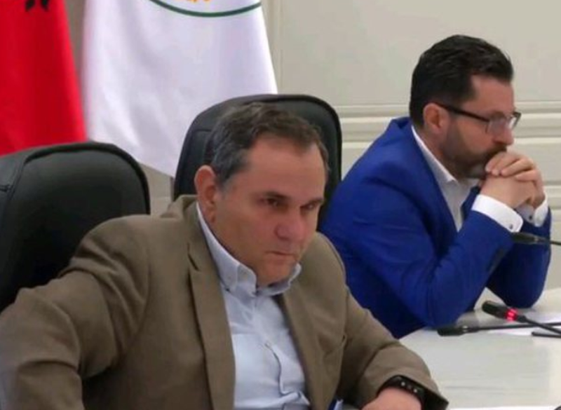 Avokati qesharak i PD në KAS nuk do identifikim, por hamendje! Sulmon Rusmalin: Ne e dimë mirë anën e kujt po mbani! Rusmali : “Çfarë i keni këto fantazira! Avokati qesharak i PD në KAS nuk do identifikim, por hamendje! Sulmon Rusmalin: Ne e dimë mirë anën e kujt po mbani! Rusmali : “Çfarë i keni këto fantazira!