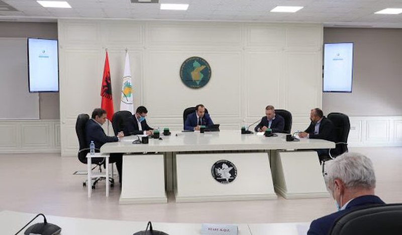 KAS rrëzon opozitën: Nuk ka rivotim në Gjirokastër dhe Berat! Shenjat në pajisjen elektronike të lëna nga operatorët KAS rrëzon opozitën: Nuk ka rivotim në Gjirokastër dhe Berat! Shenjat në pajisjen elektronike të lëna nga operatorët