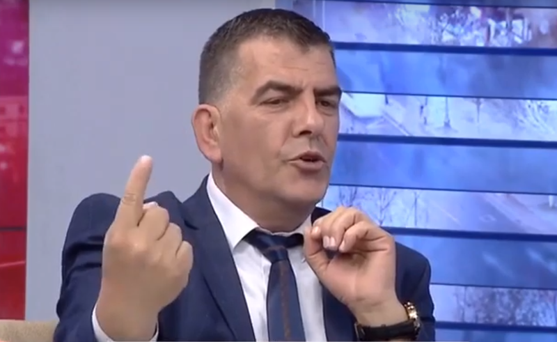 Paditi për shpifje Sekretarin e Shtetit të SHBA-ve, Saimir Vishaj parashikon ‘ditë të errëta’ për Sali Berishën: Është i humbur! Paditi për shpifje Sekretarin e Shtetit të SHBA-ve, Saimir Vishaj parashikon ‘ditë të errëta’ për Sali Berishën: Është i humbur!